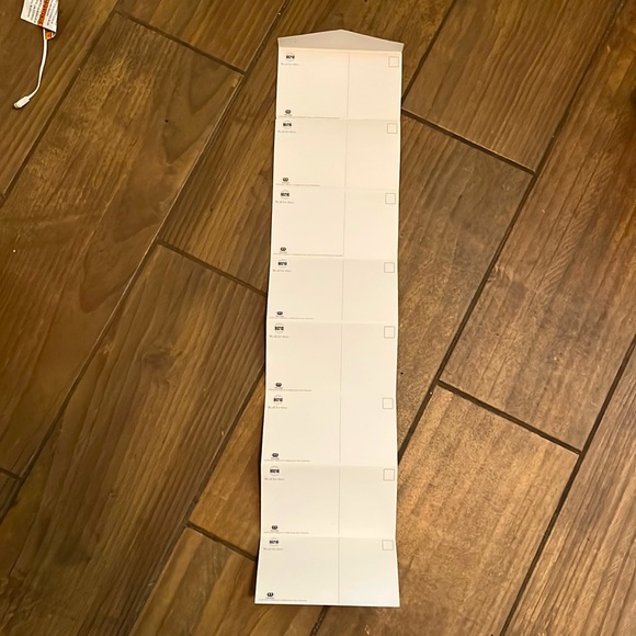 BEVERLY HILLS 90210 SET OF 8 NEVER USED POSTCARDS AND 2 SETS OF 4 8x10 GLOSSYS - Picture 8 of 8